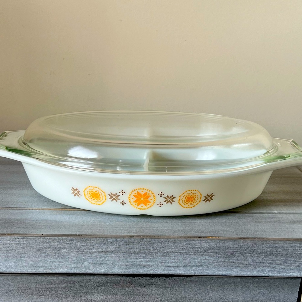 Vintage Pyrex Vintage Town and Country Divided Dish with Lid 1 1/2 Qt.